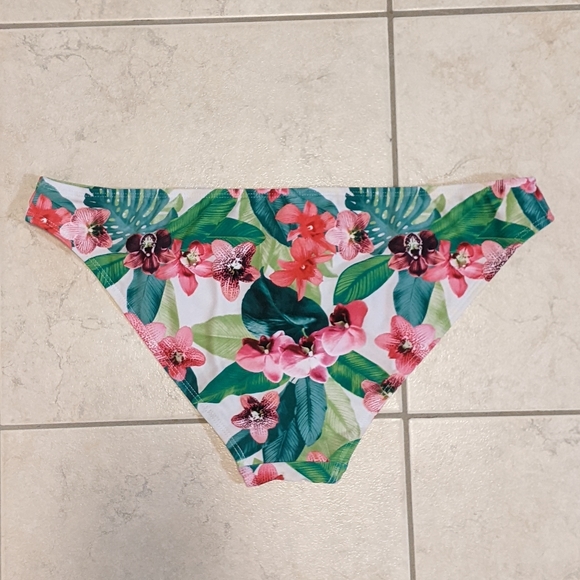 *NEW with price tag* Ripzone bikini bottom, large - Picture 2 of 4